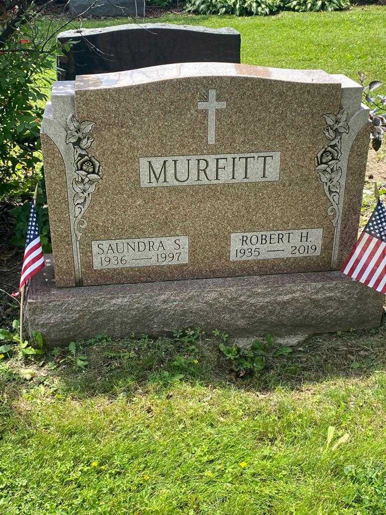 Saundra S. Murfitt's grave. Photo 3