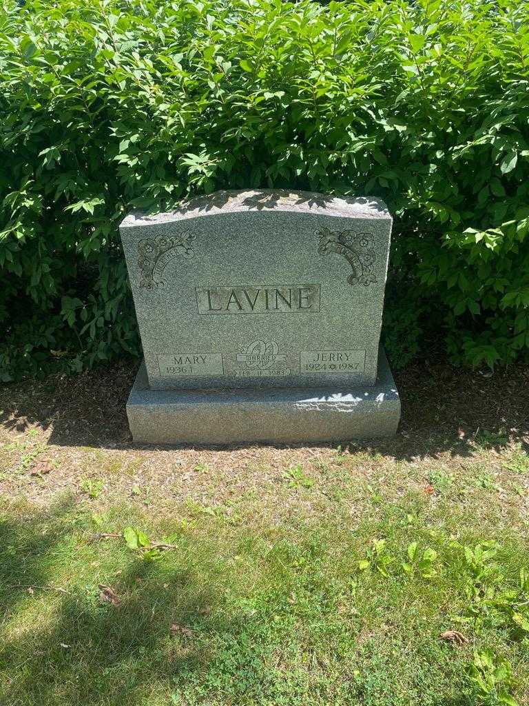 Jerry Lavine's grave. Photo 2