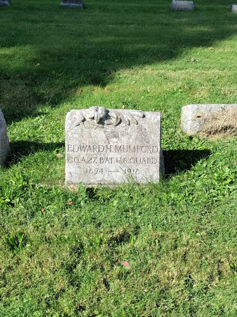 Edward H. Mumford's grave. Photo 2