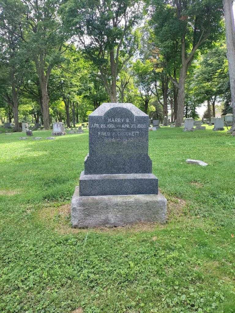 Harry B. Crockett's grave. Photo 1
