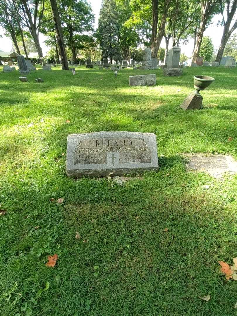 George G. Ireland's grave. Photo 1