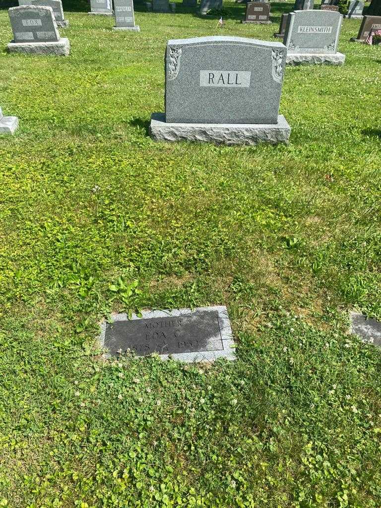 Eda C. Rall's grave. Photo 2