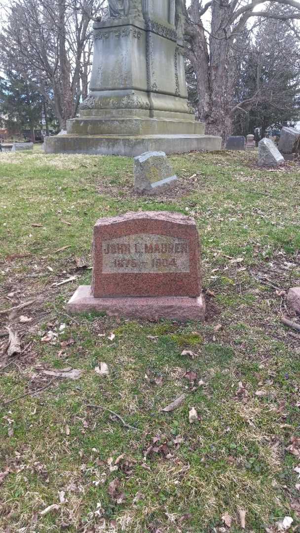 John L. Maurer's grave. Photo 16