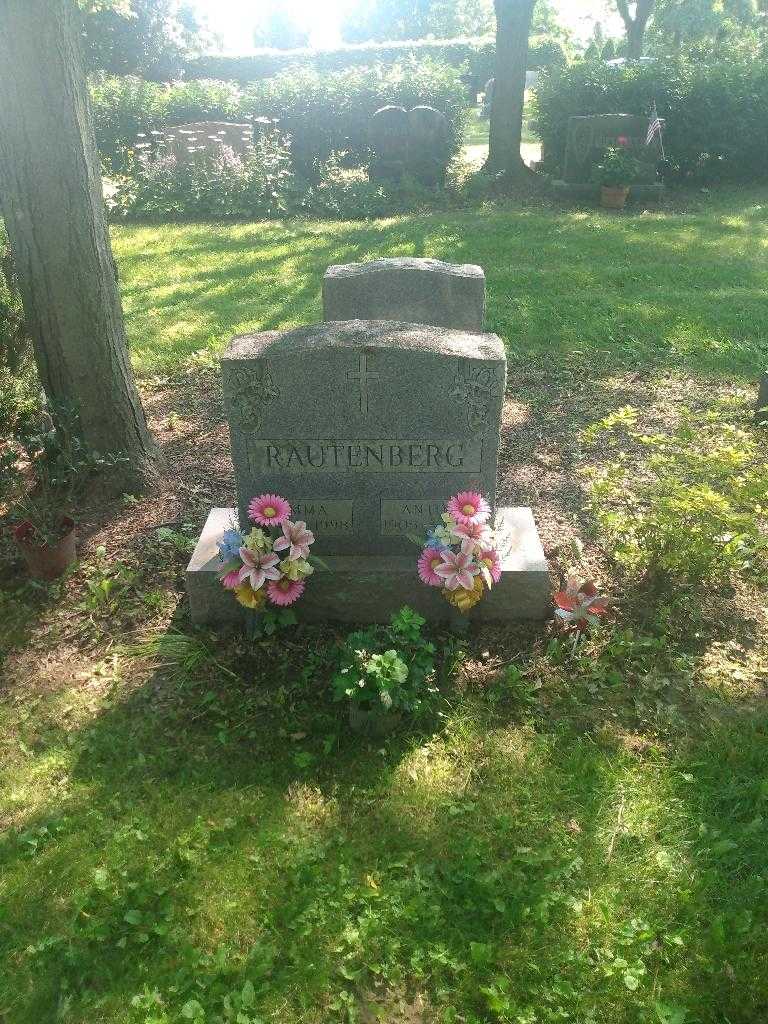 Emma Rautenberg's grave. Photo 1