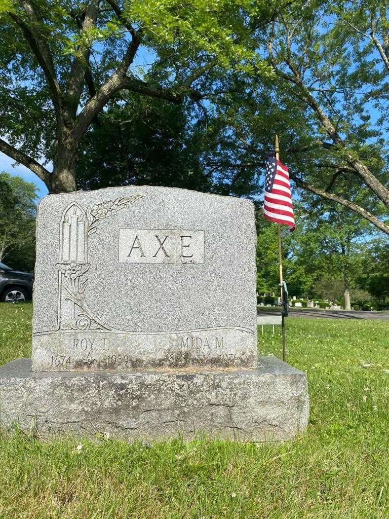 Roy T. Axe's grave. Photo 2