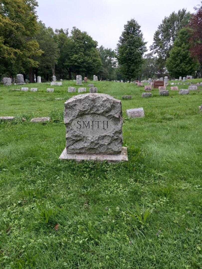 Eugene Smith's grave. Photo 4