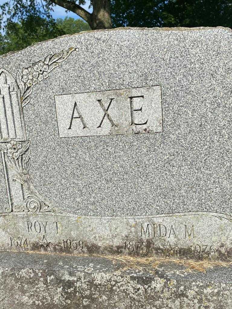 Mida M. Axe's grave. Photo 3