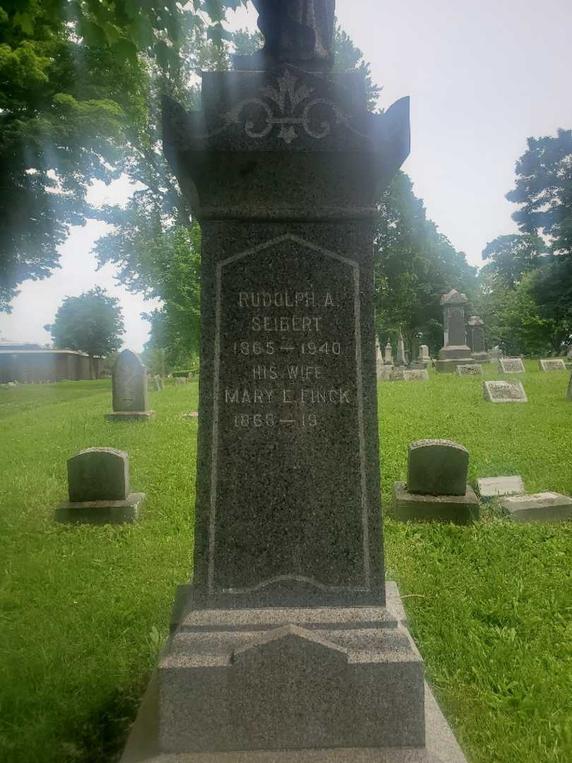 Mary E. Seibert's grave. Photo 3
