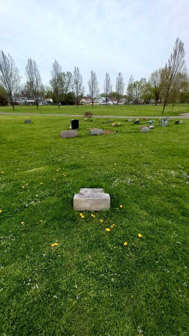 Adelaide A. Benedict's grave. Photo 1