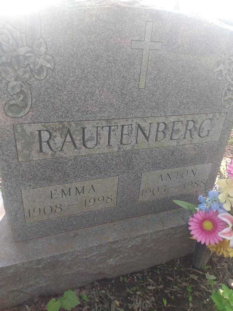 Emma Rautenberg's grave. Photo 2