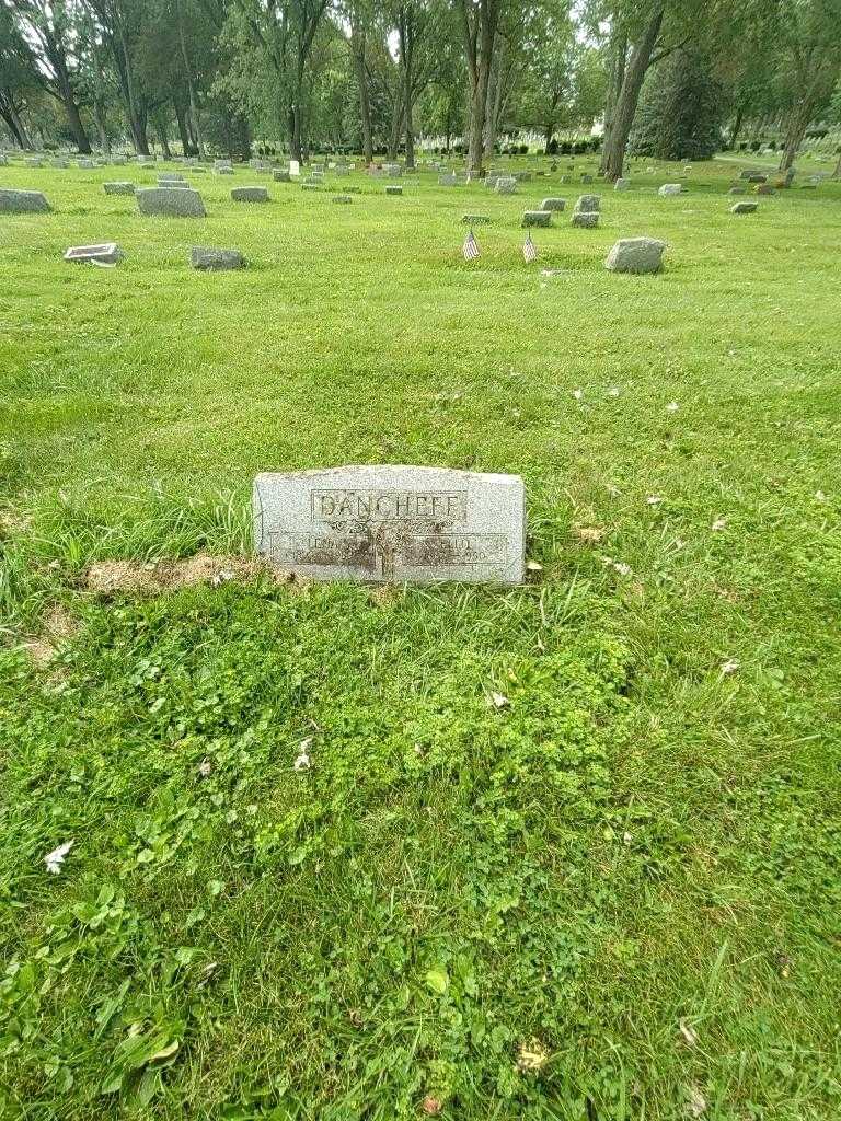 Ello Dancheff's grave. Photo 1