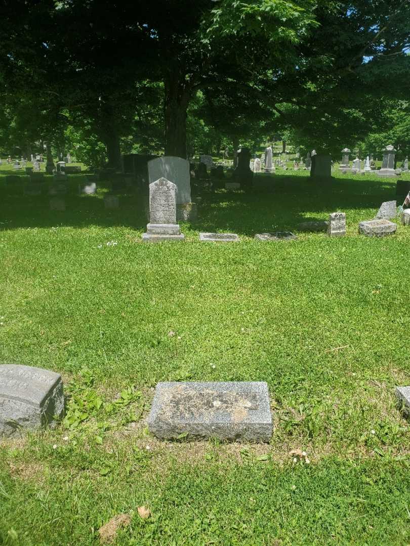 Henrietta C. Kiefer's grave. Photo 2