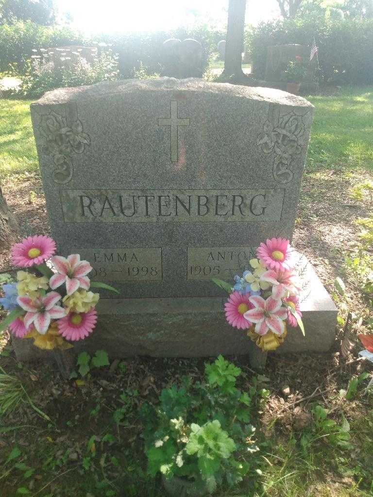 Emma Rautenberg's grave. Photo 3