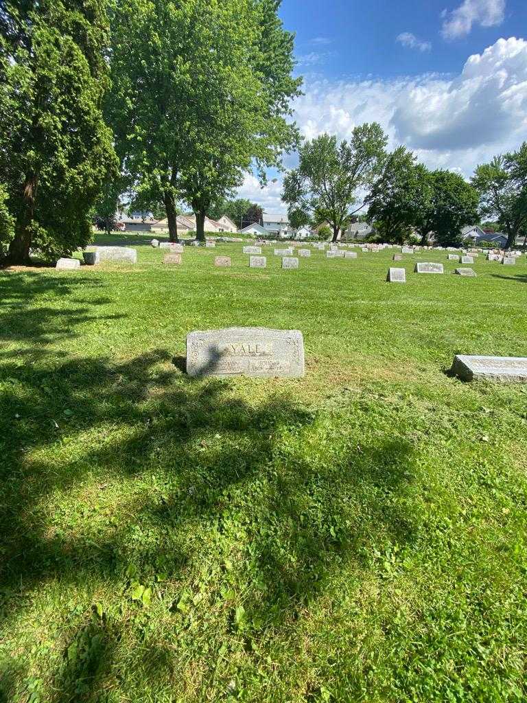 John W. Yale's grave. Photo 1