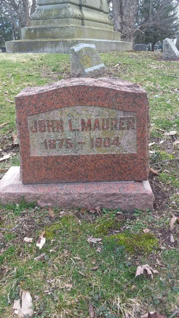 John L. Maurer's grave. Photo 17