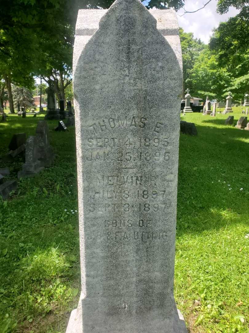 Melvin R. Utting's grave. Photo 4