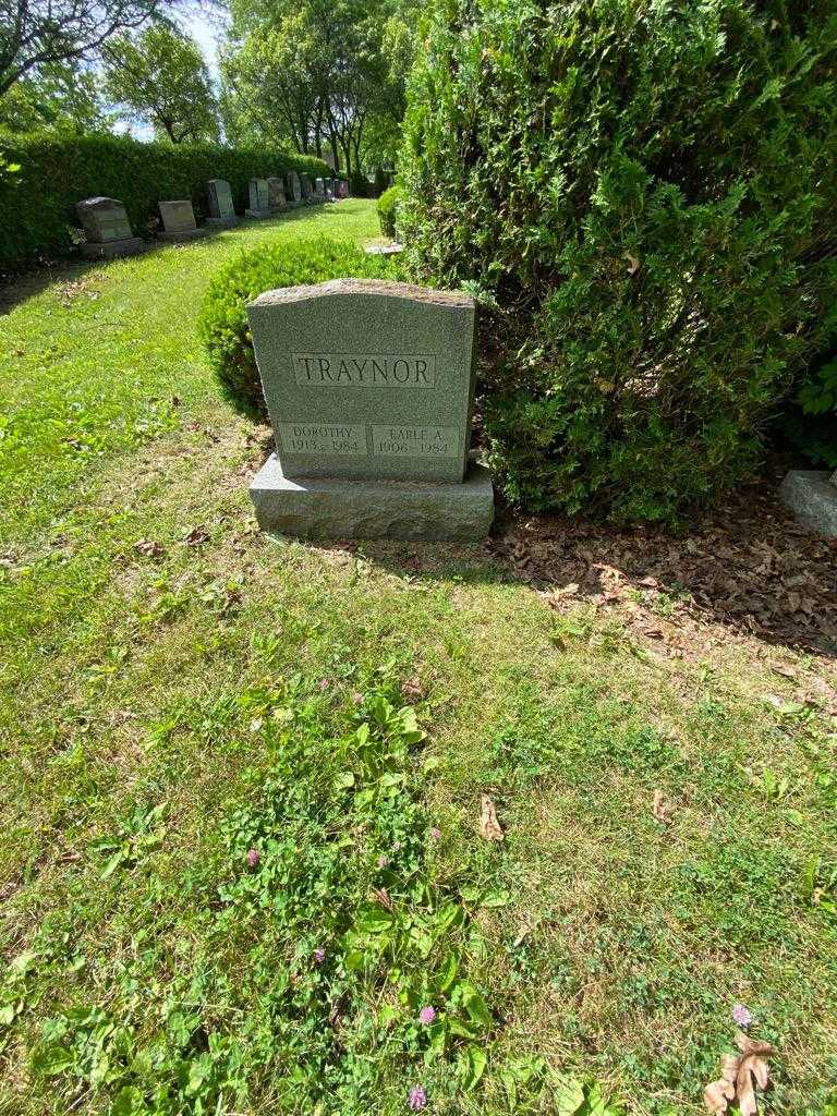 Earle A. Traynor's grave. Photo 1