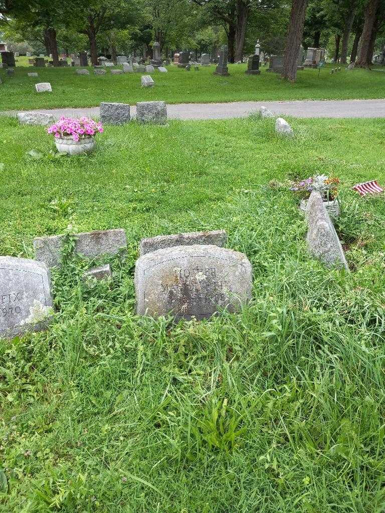 Marion F. Fix's grave. Photo 1