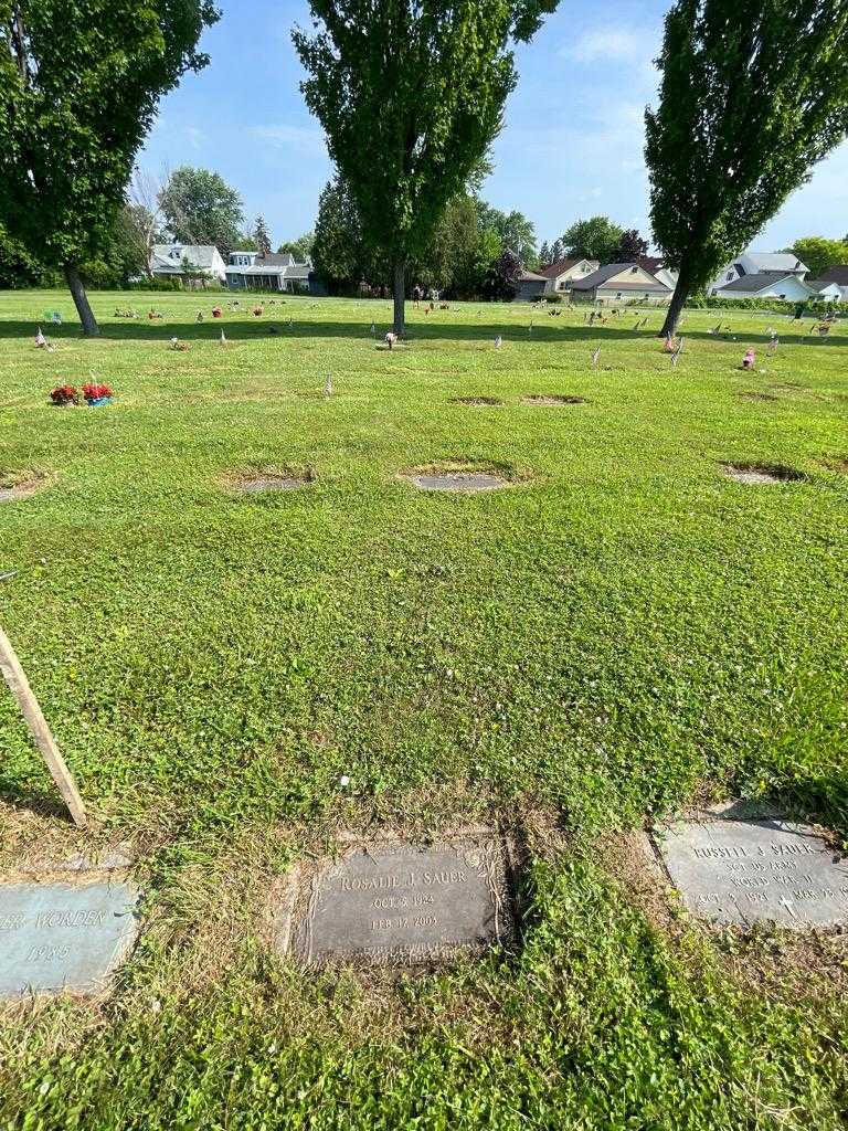 Rosalie J. Sauer's grave. Photo 1