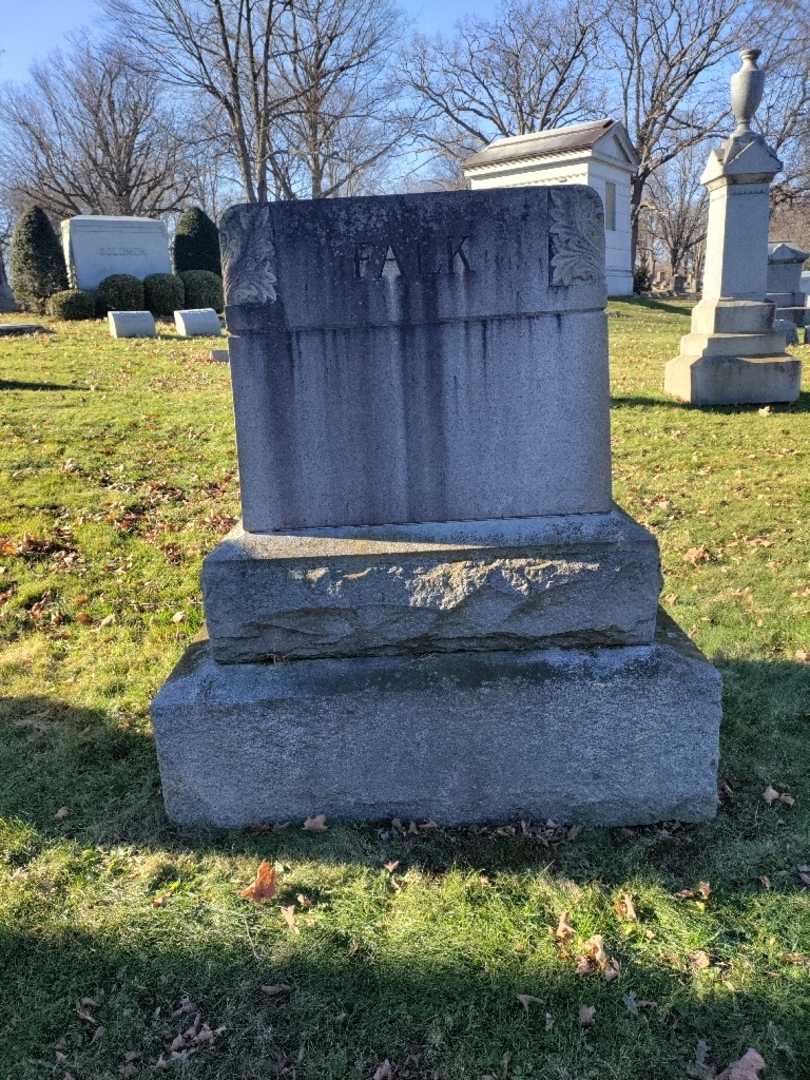 Lena Falk's grave. Photo 4