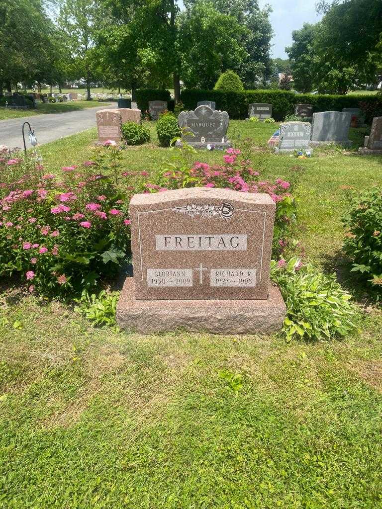 Gloriann Freitag's grave. Photo 2