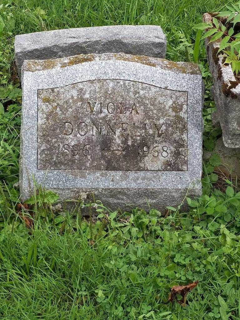 Viola Donnelly's grave. Photo 3