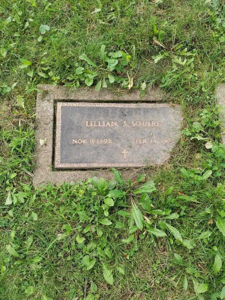 Lillian S. Squire's grave. Photo 2