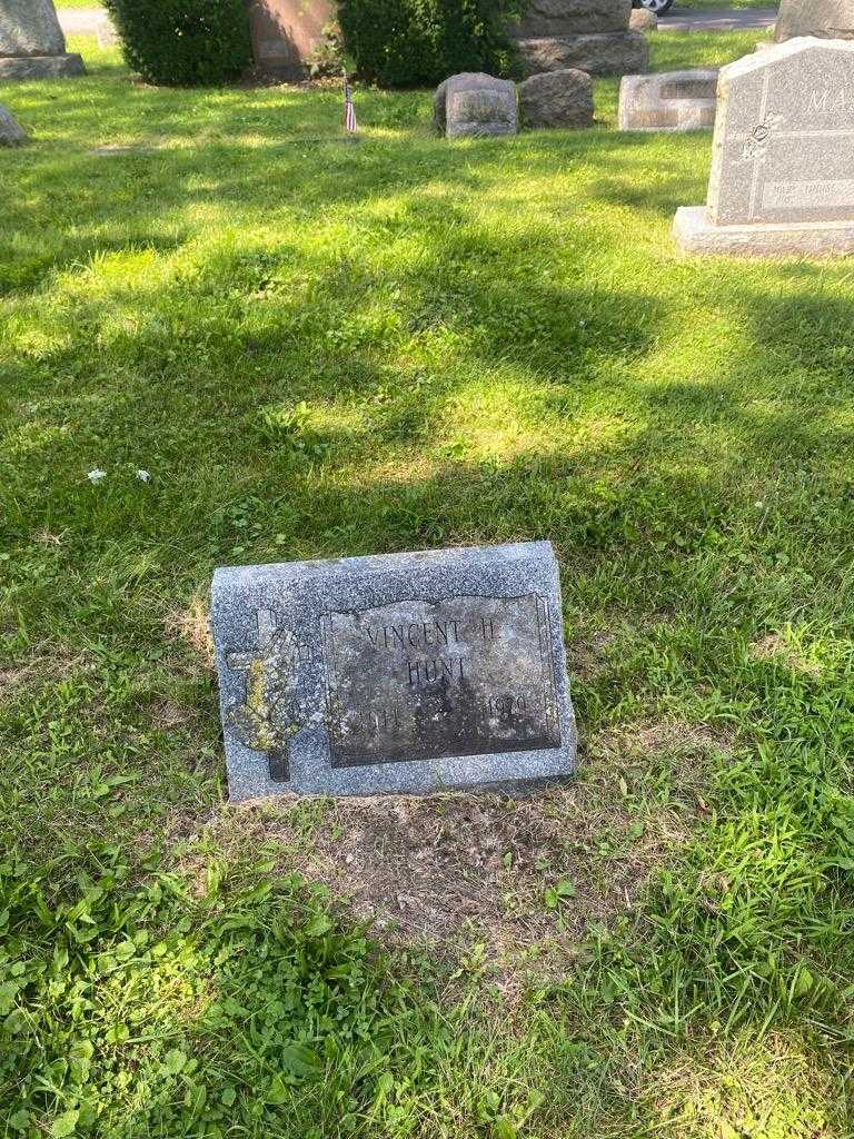 Vincent H. Hunt's grave. Photo 2
