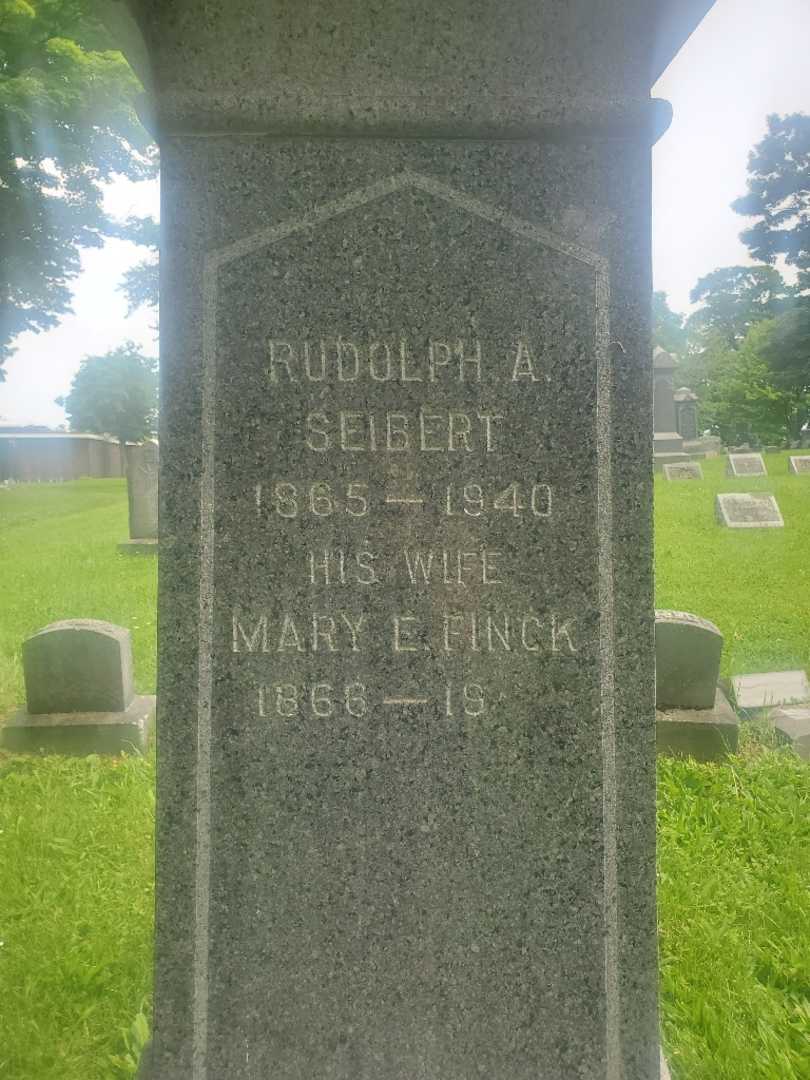 Mary E. Seibert's grave. Photo 4