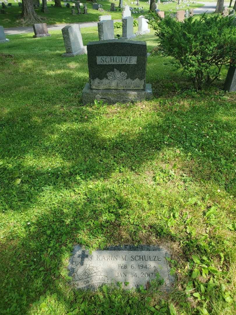 Karin Maxine Schulze's grave. Photo 1