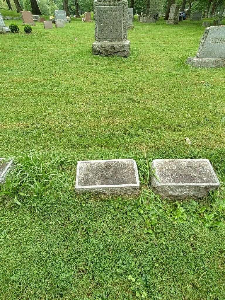 Suzanne "Sue" Jewell's grave. Photo 1