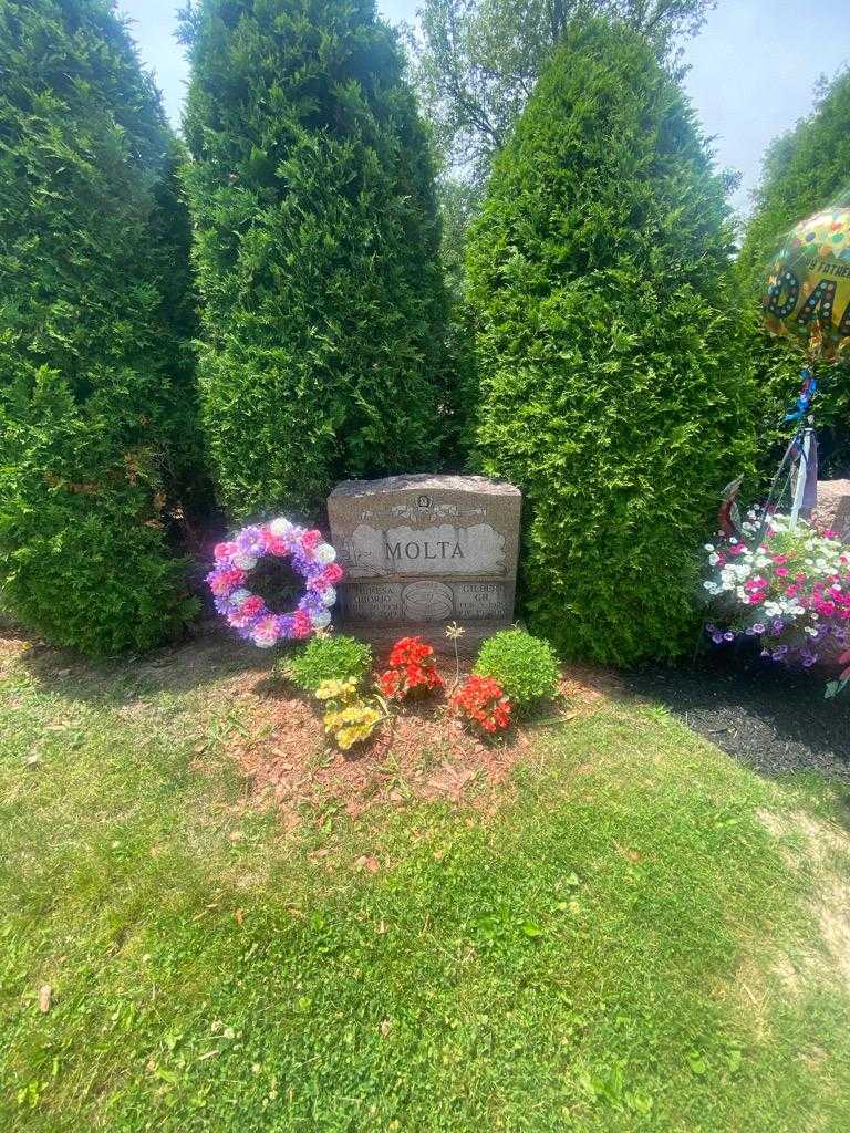 Gilbert "Gil" Molta's grave. Photo 1