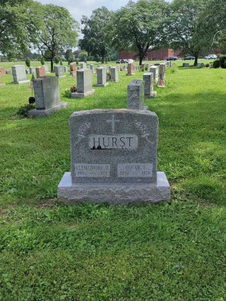 Clementine D. Hurst's grave. Photo 3