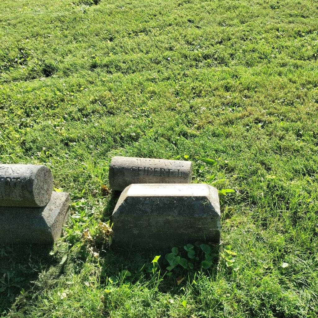 William F. Seibert Junior's grave. Photo 3