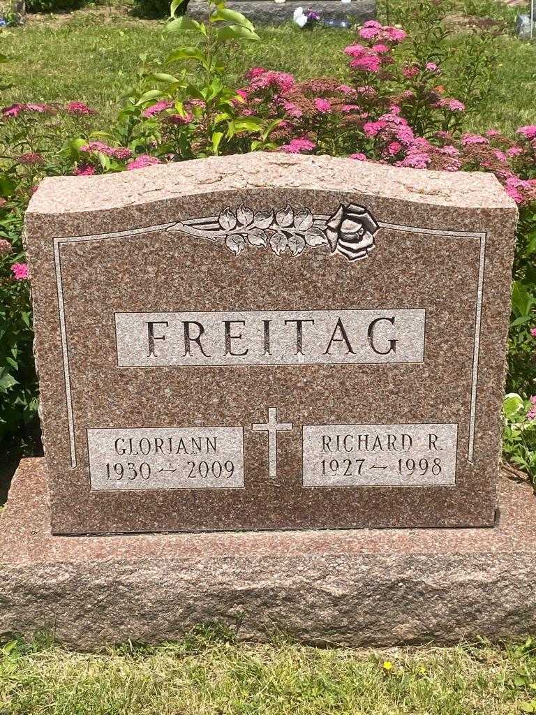 Richard R. Freitag's grave. Photo 3