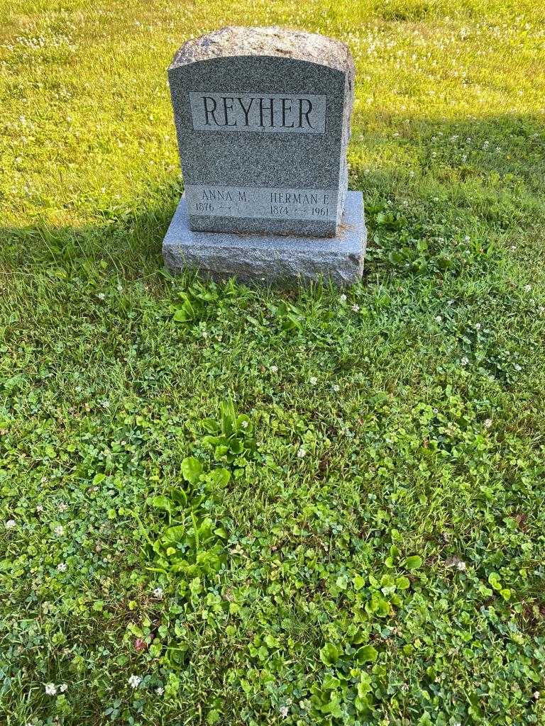 Herman E. Reyher's grave. Photo 2