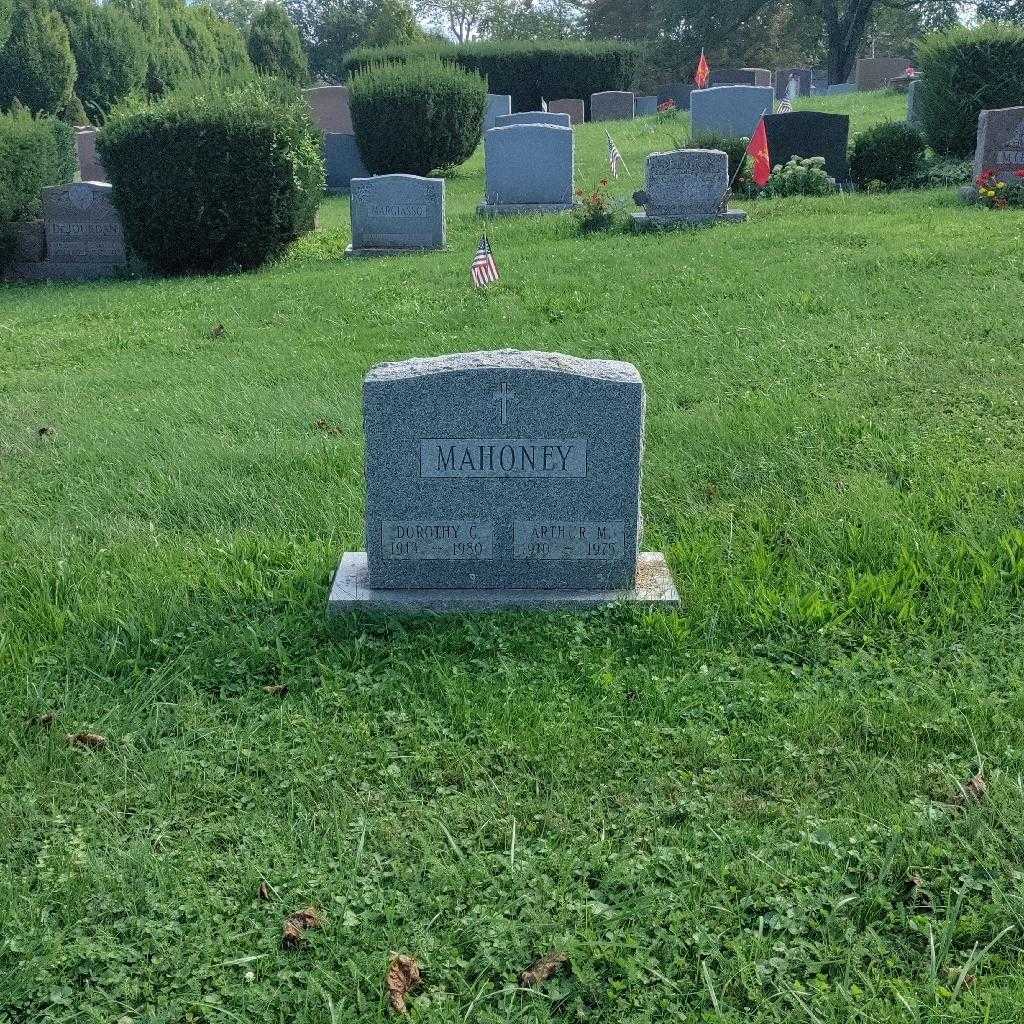 Dorothy Mahoney's grave. Photo 2