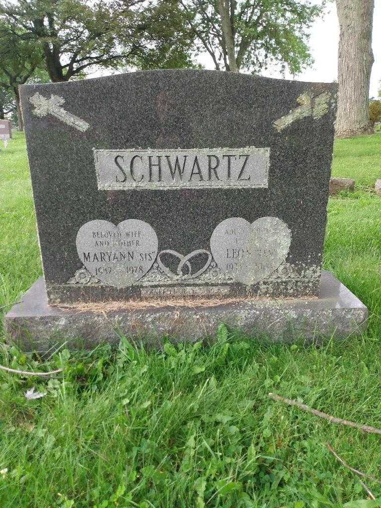 Maryann "Sis" Schwartz's grave. Photo 2