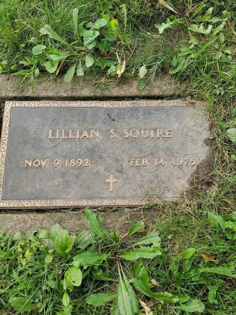 Lillian S. Squire's grave. Photo 3
