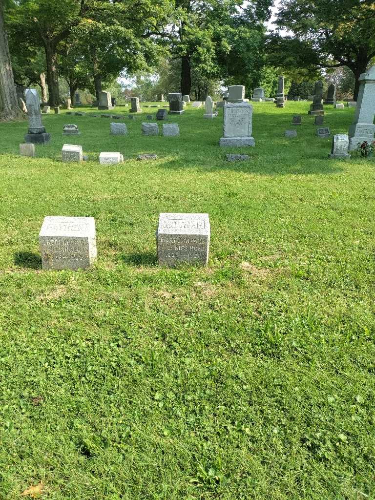 Mary J. Kiesinger's grave. Photo 1