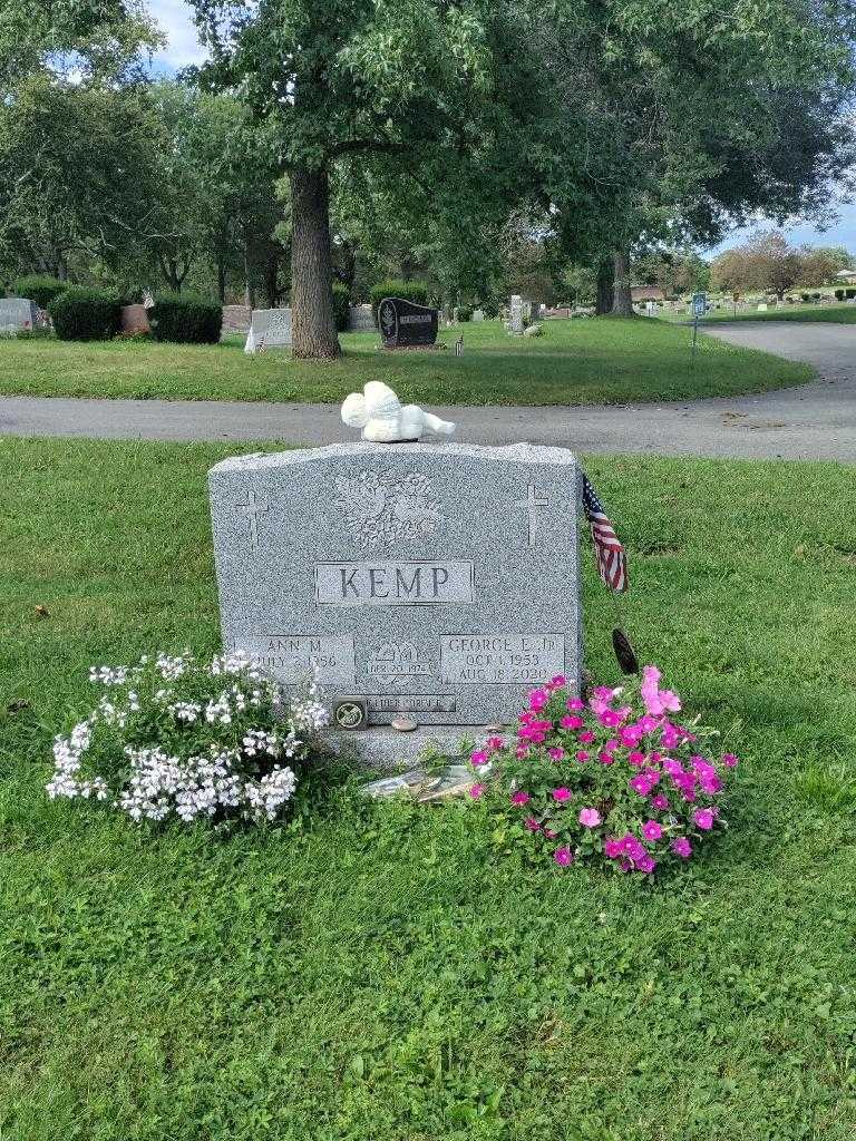 George E. Kemp Junior's grave. Photo 1