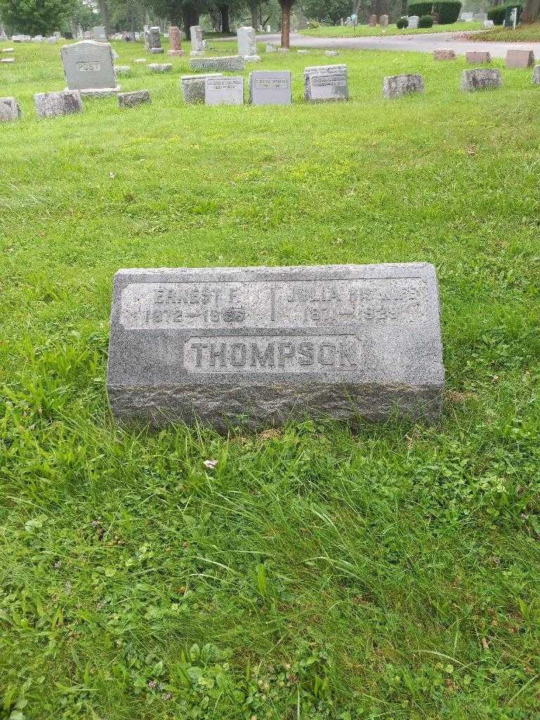 Julia Thompson's grave. Photo 1