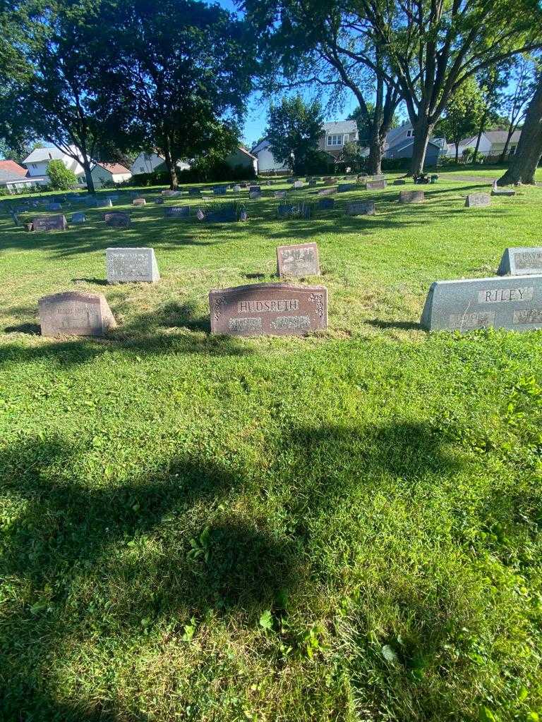 Hattie Hudspeth's grave. Photo 1