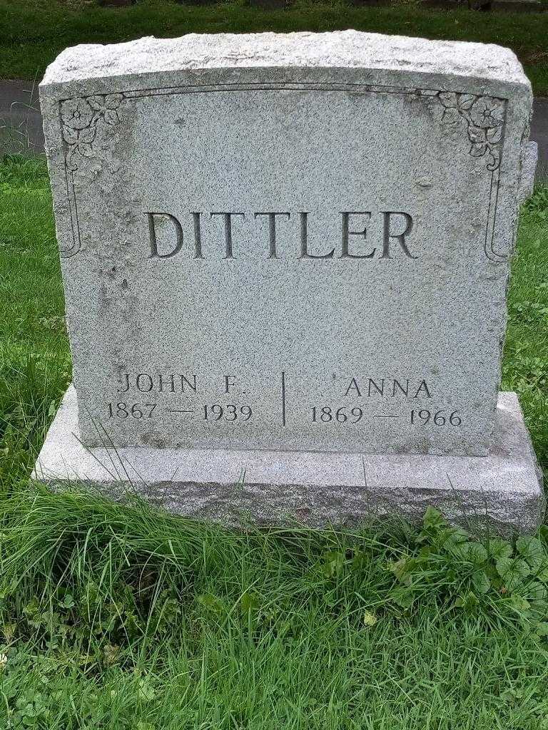 Anna Dittler's grave. Photo 3