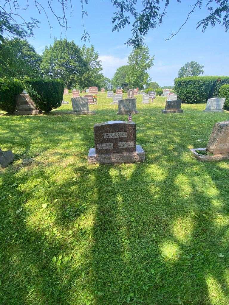 Ethel W. Waack's grave. Photo 1