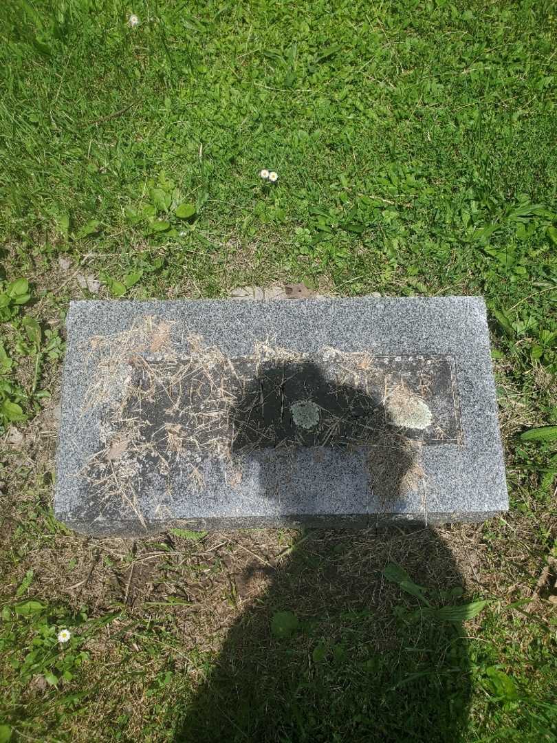 Henrietta C. Kiefer's grave. Photo 4