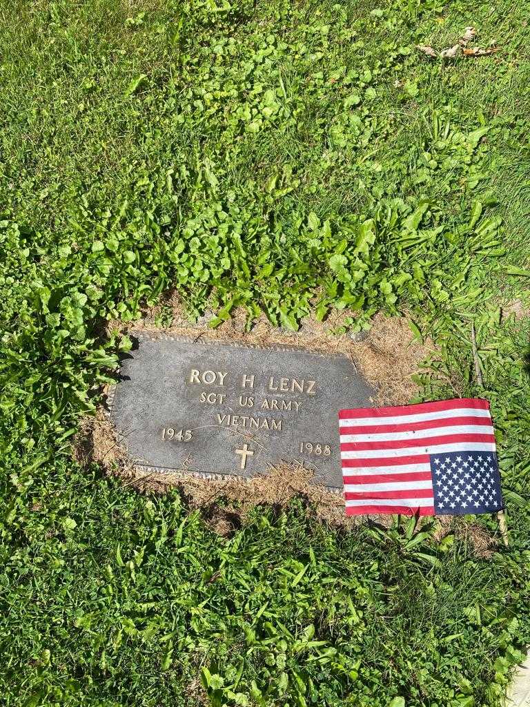 Roy H. Lenz's grave. Photo 4