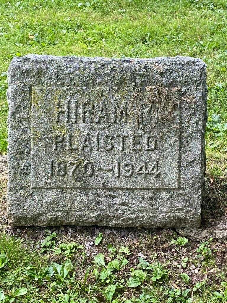 Hiram R. Plaisted's grave. Photo 4
