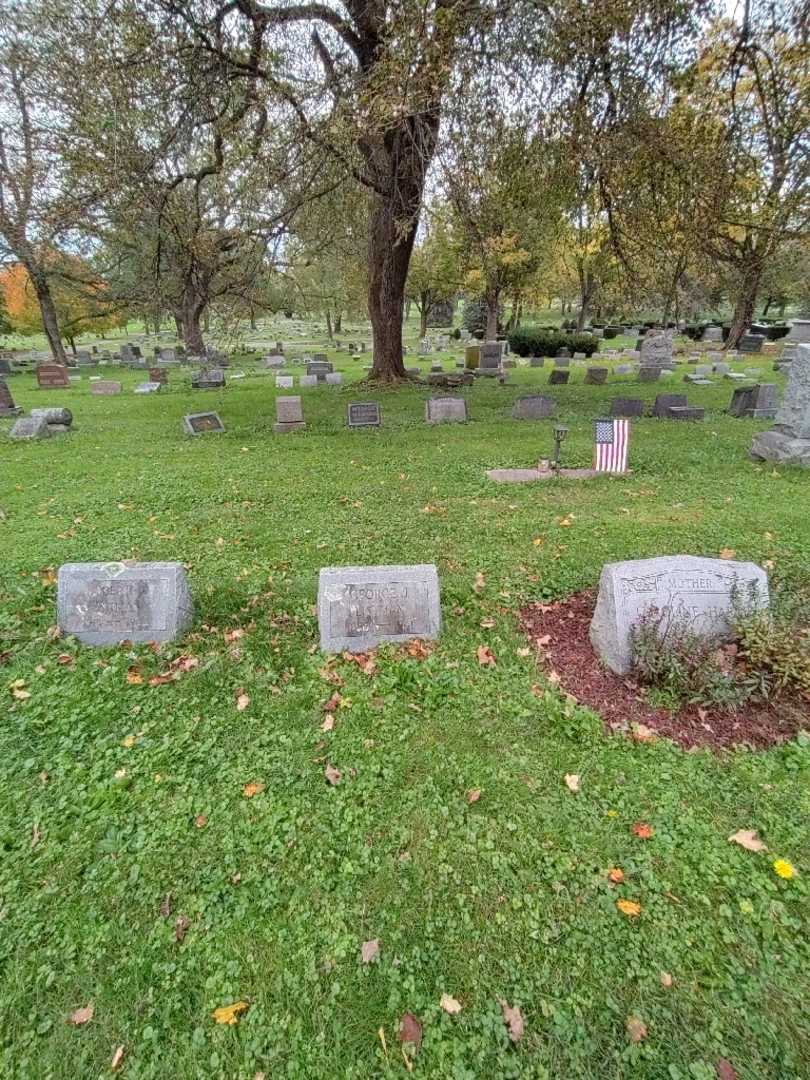 George J. Listman's grave. Photo 1