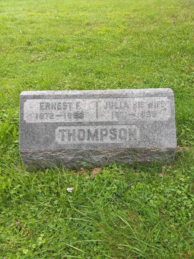 Julia Thompson's grave. Photo 2